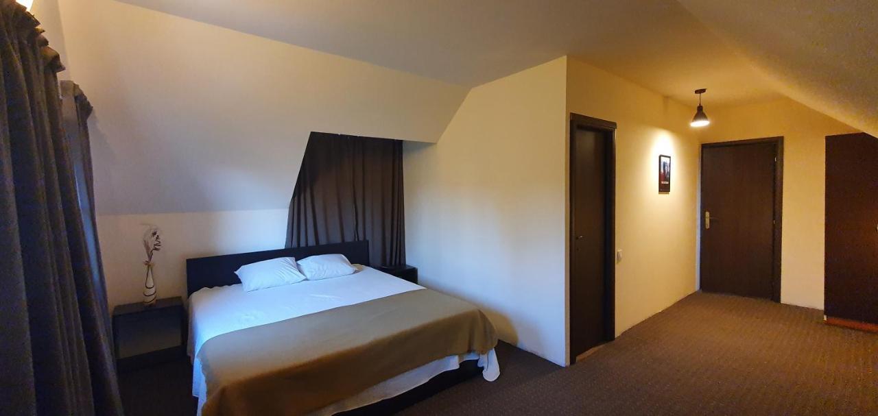 Forest Inn Izvorani ภายนอก รูปภาพ